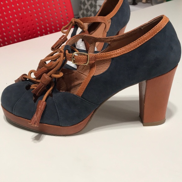 Tan & Navy Academia Heels - Picture 2 of 6